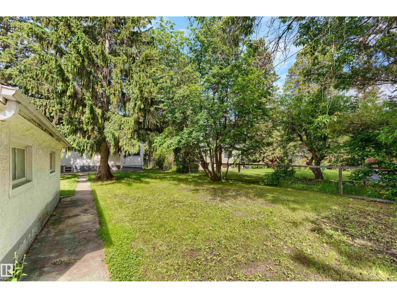 10215 138 ST NW - 39