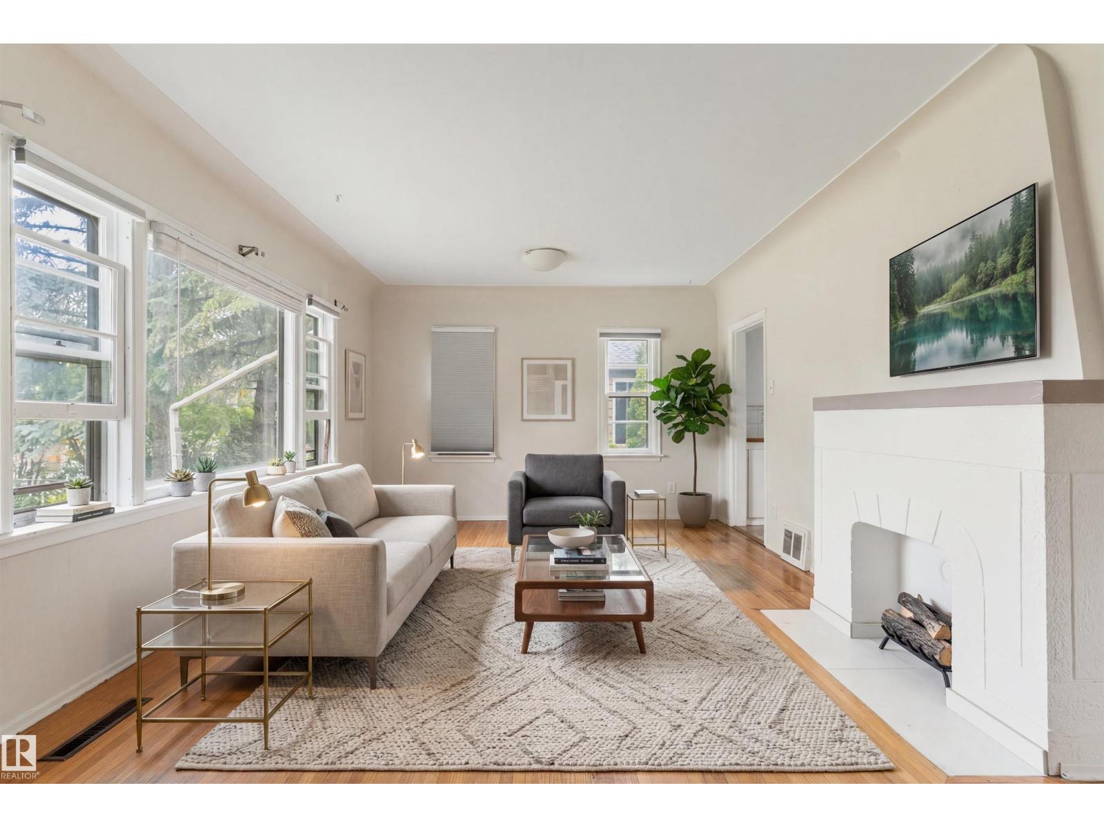10215 138 ST NW - 4