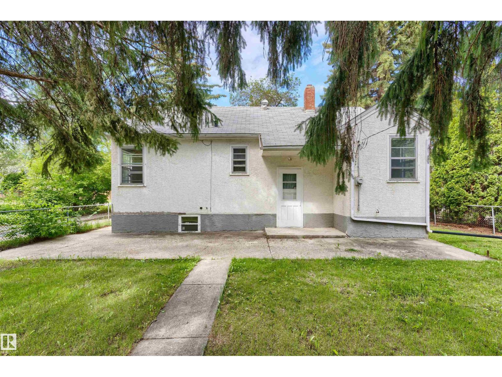 10215 138 ST NW - 40