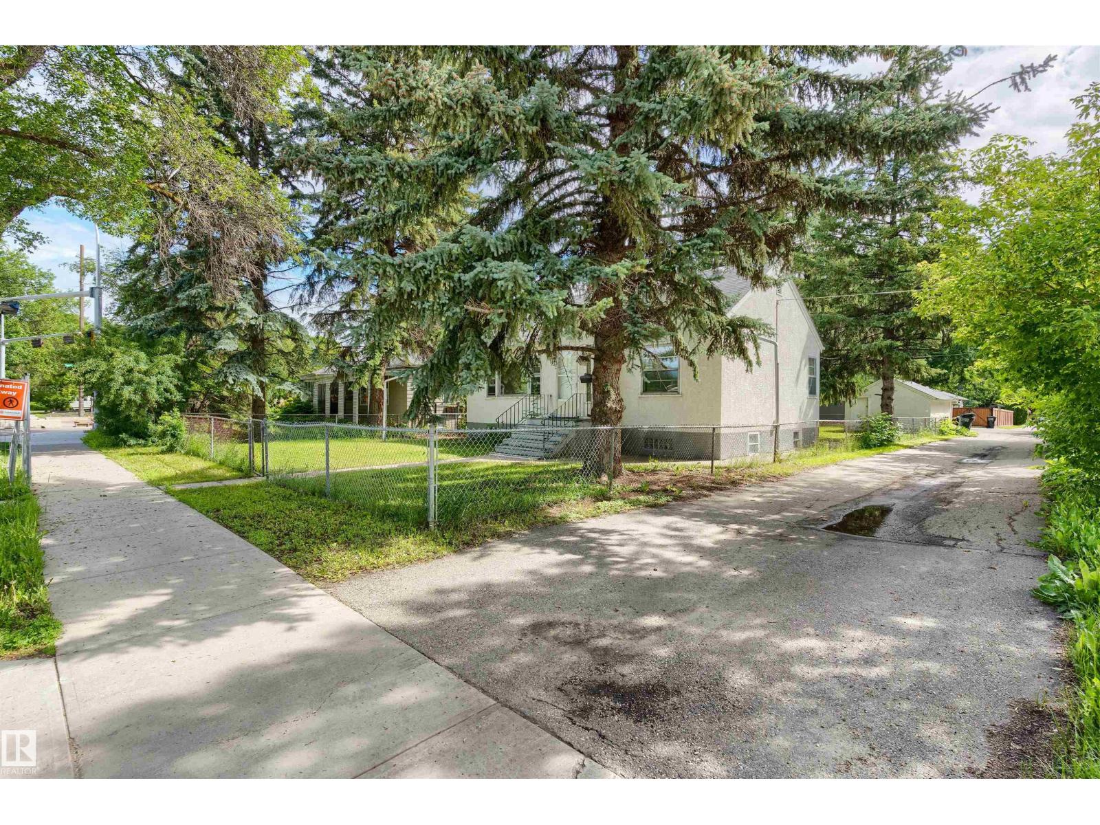 10215 138 ST NW - 42