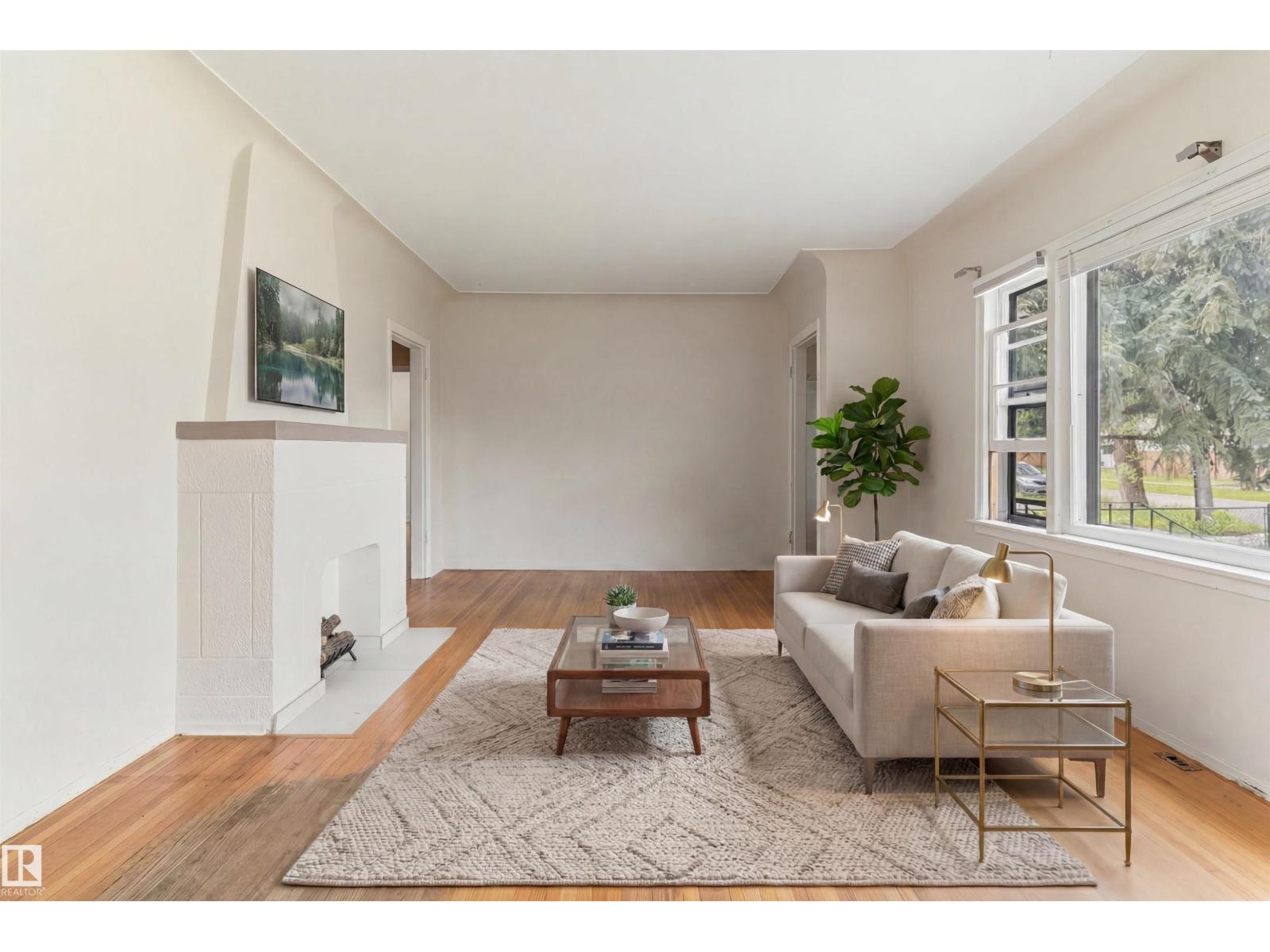 10215 138 ST NW - 5