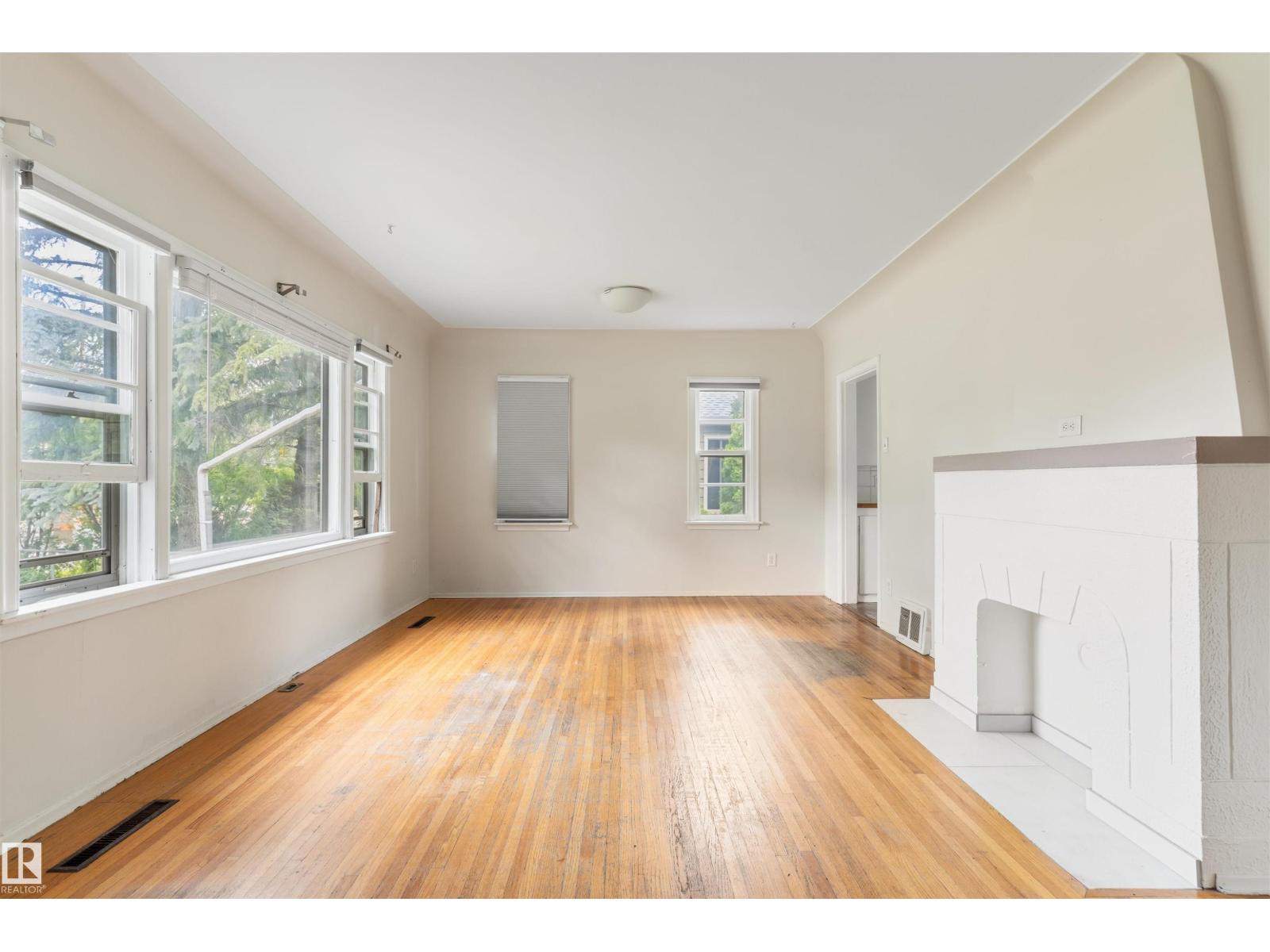 10215 138 ST NW - 7