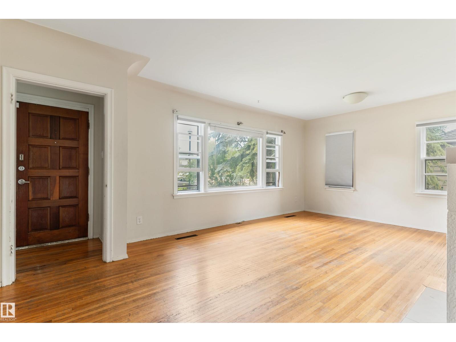 10215 138 ST NW - 8