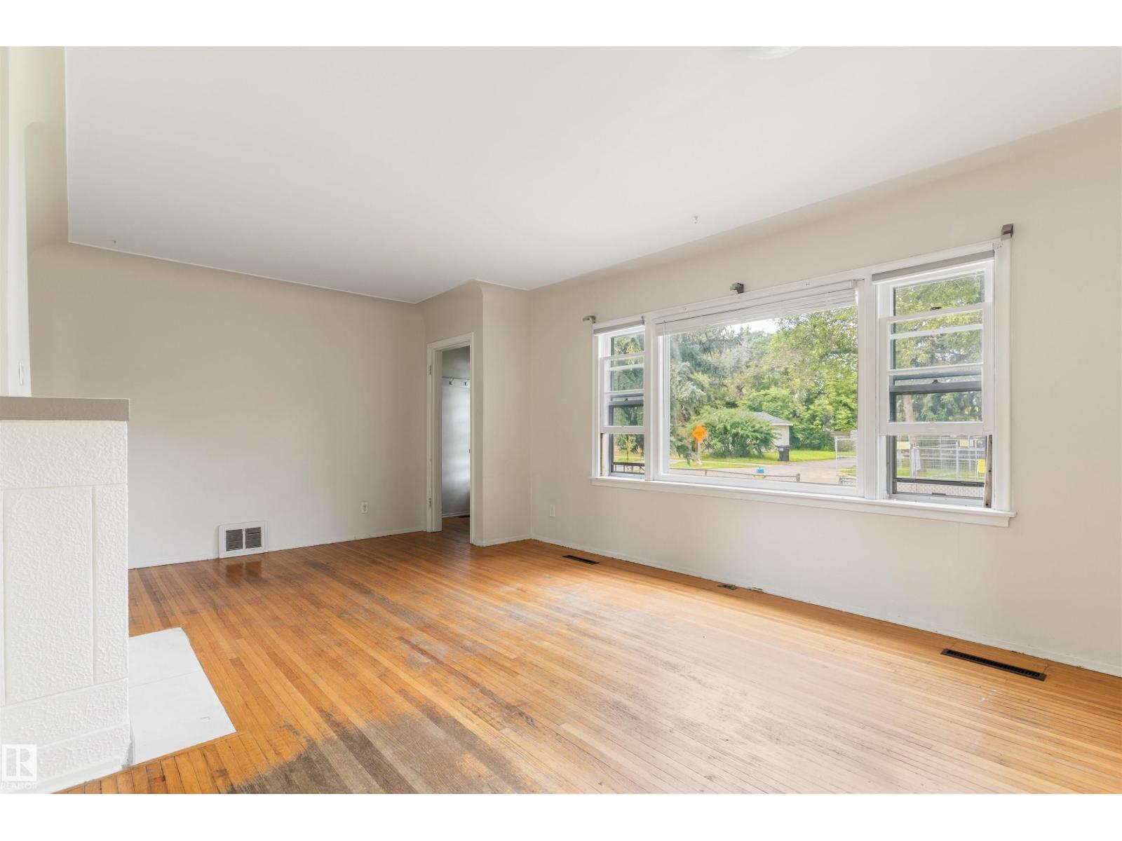 10215 138 ST NW - 9