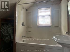 4 Bed, 1 Bath House for Sale in Pembroke – 979 LEA STREET, Pembroke – MLS# X13526420 - Image 8