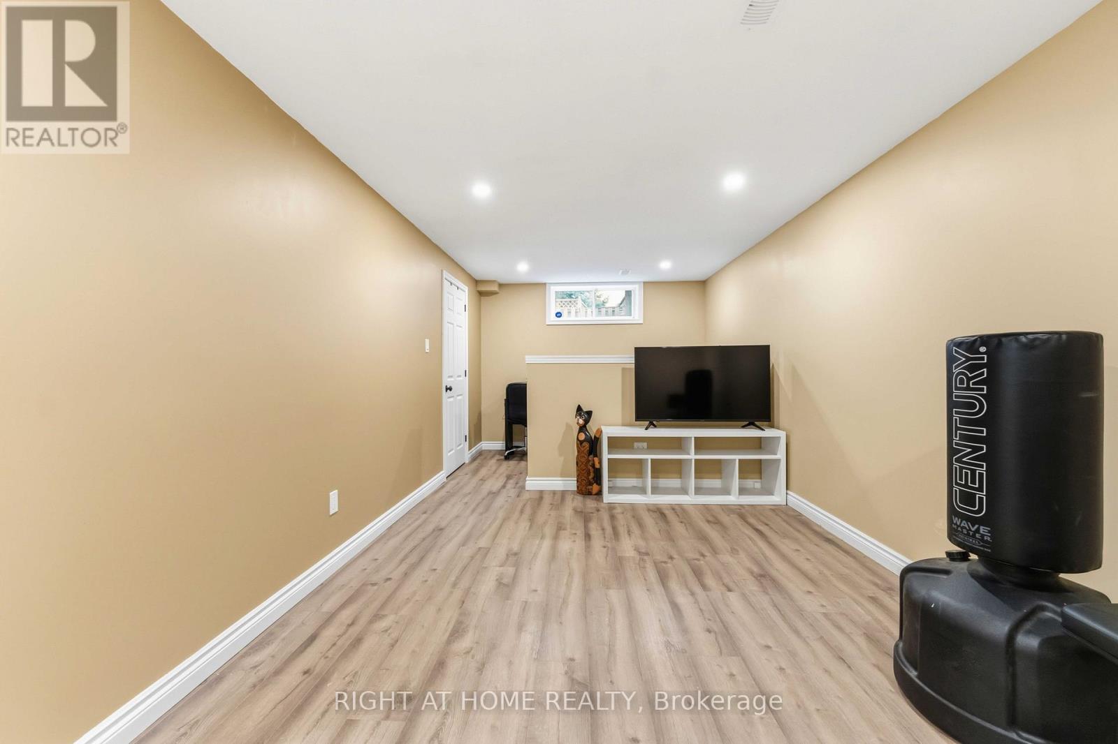 52 FIELDBERRY PRIVATE - 24