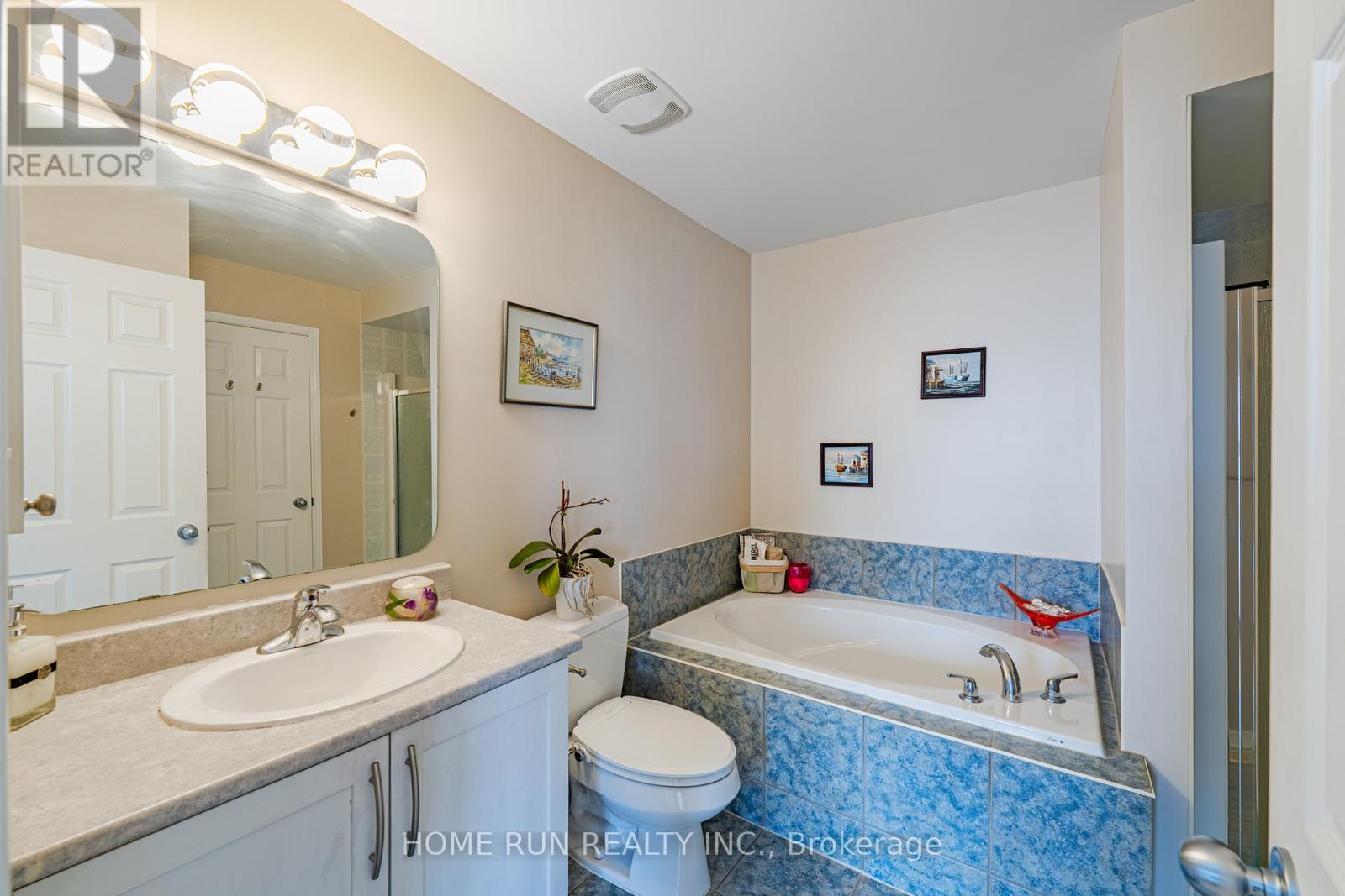 #207 90 EDENVALE DRIVE - 32