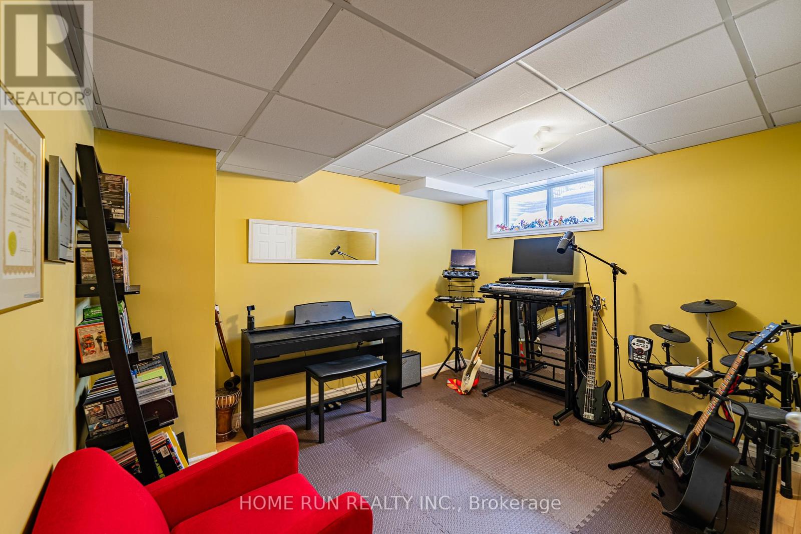 #207 90 EDENVALE DRIVE - 38