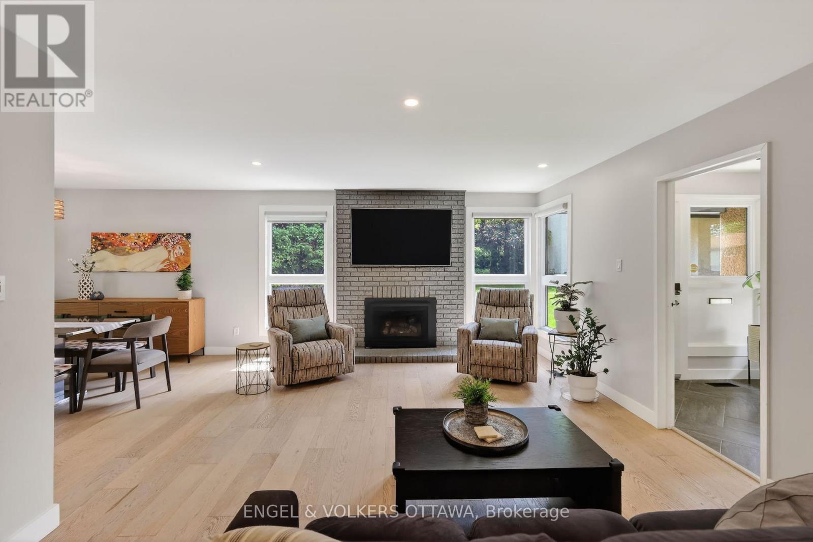#6 164 MCCLINTOCK WAY - 10