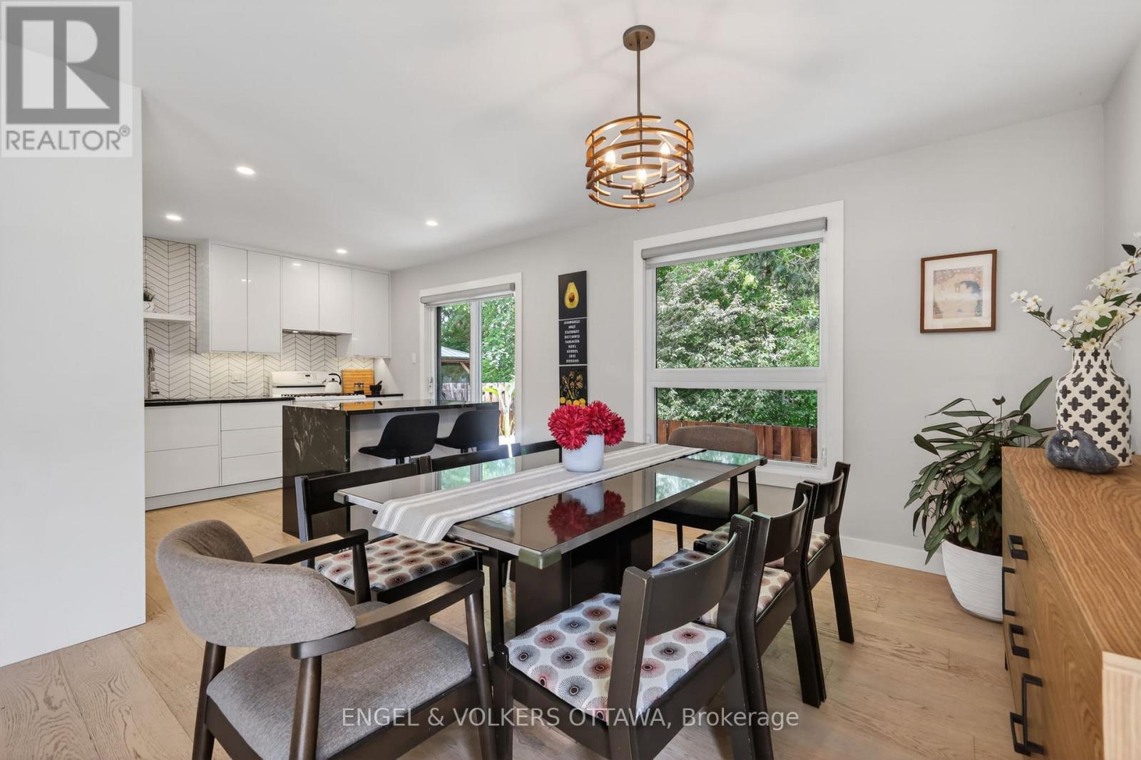 #6 164 MCCLINTOCK WAY - 12