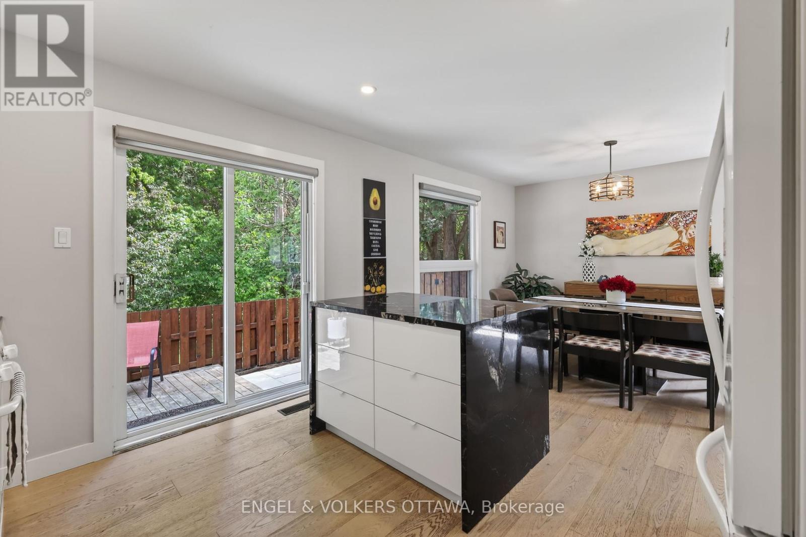 #6 164 MCCLINTOCK WAY - 19