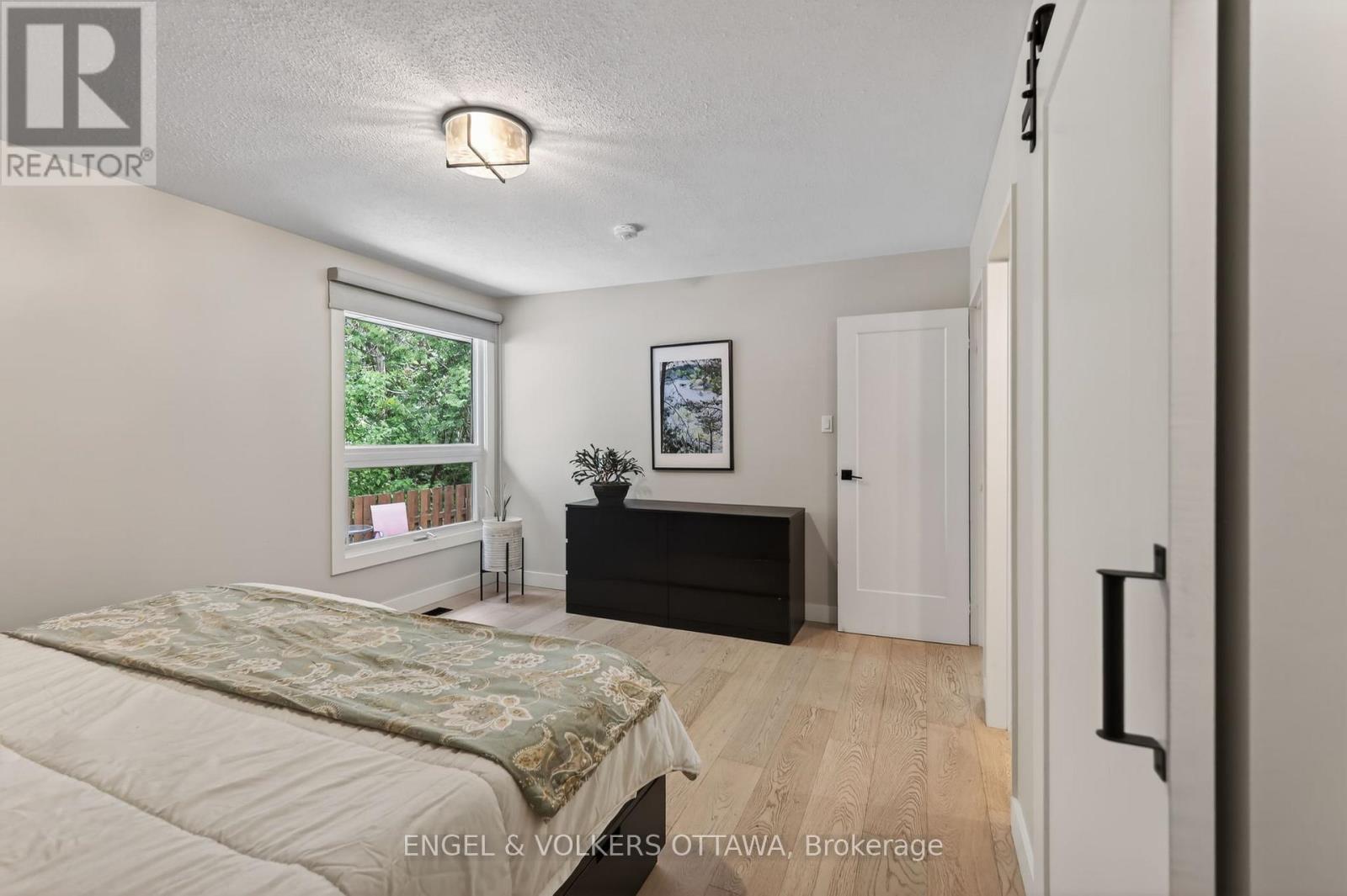 #6 164 MCCLINTOCK WAY - 21