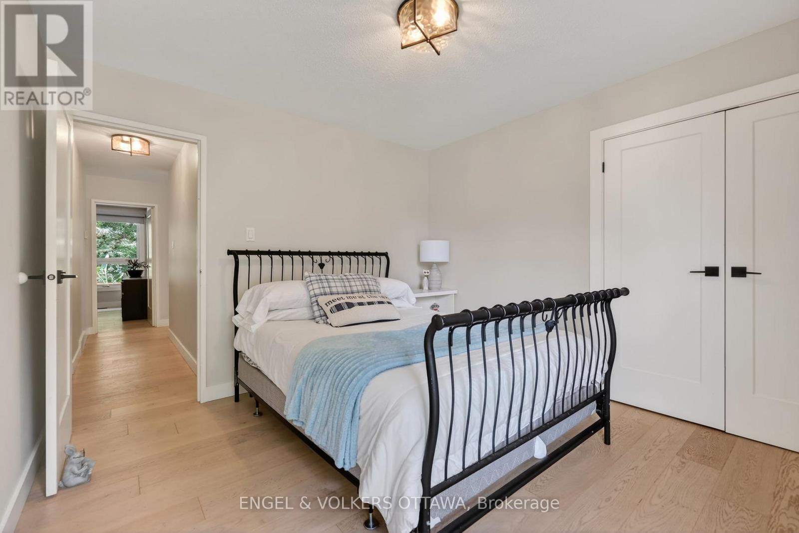 #6 164 MCCLINTOCK WAY - 25