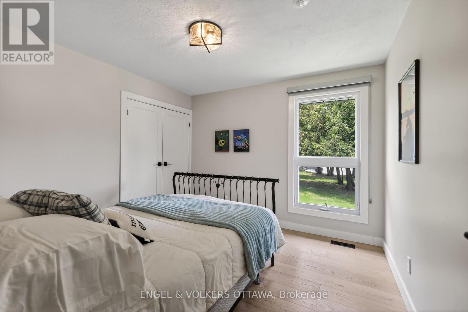 #6 164 MCCLINTOCK WAY - 26