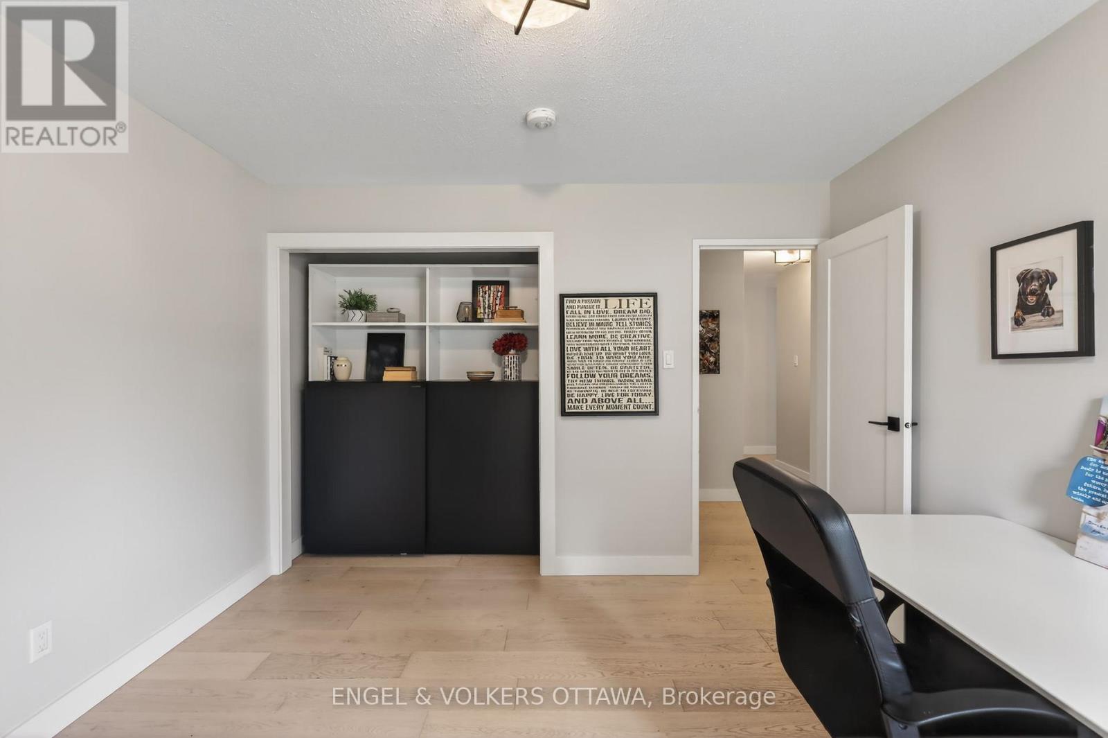 #6 164 MCCLINTOCK WAY - 27