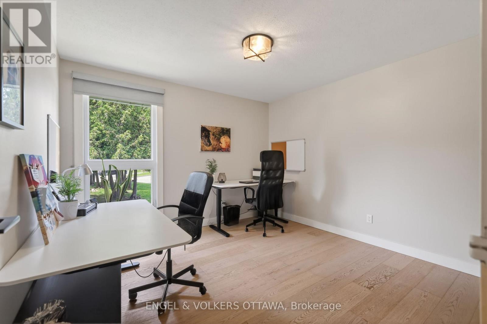 #6 164 MCCLINTOCK WAY - 29