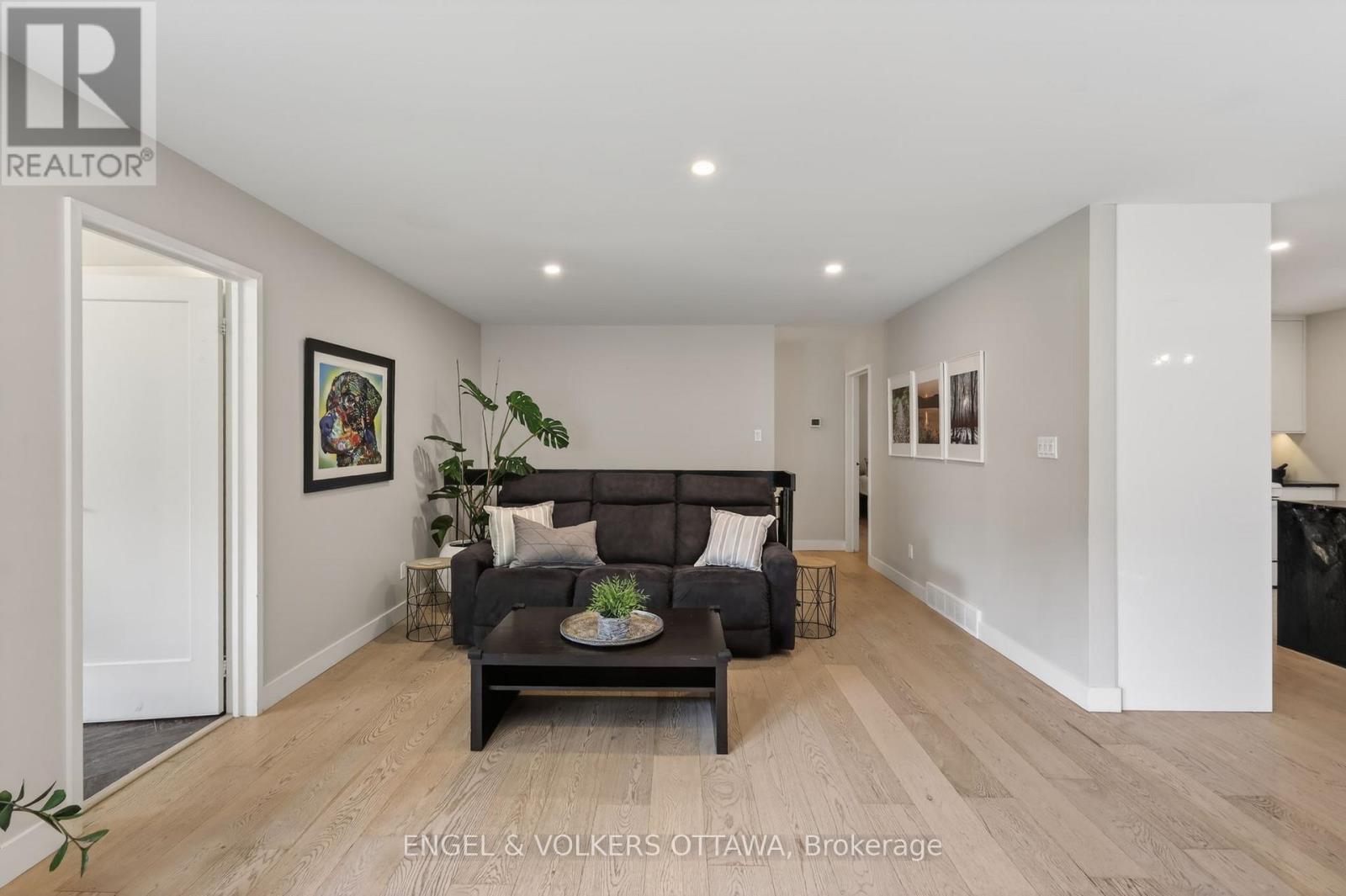 #6 164 MCCLINTOCK WAY - 9
