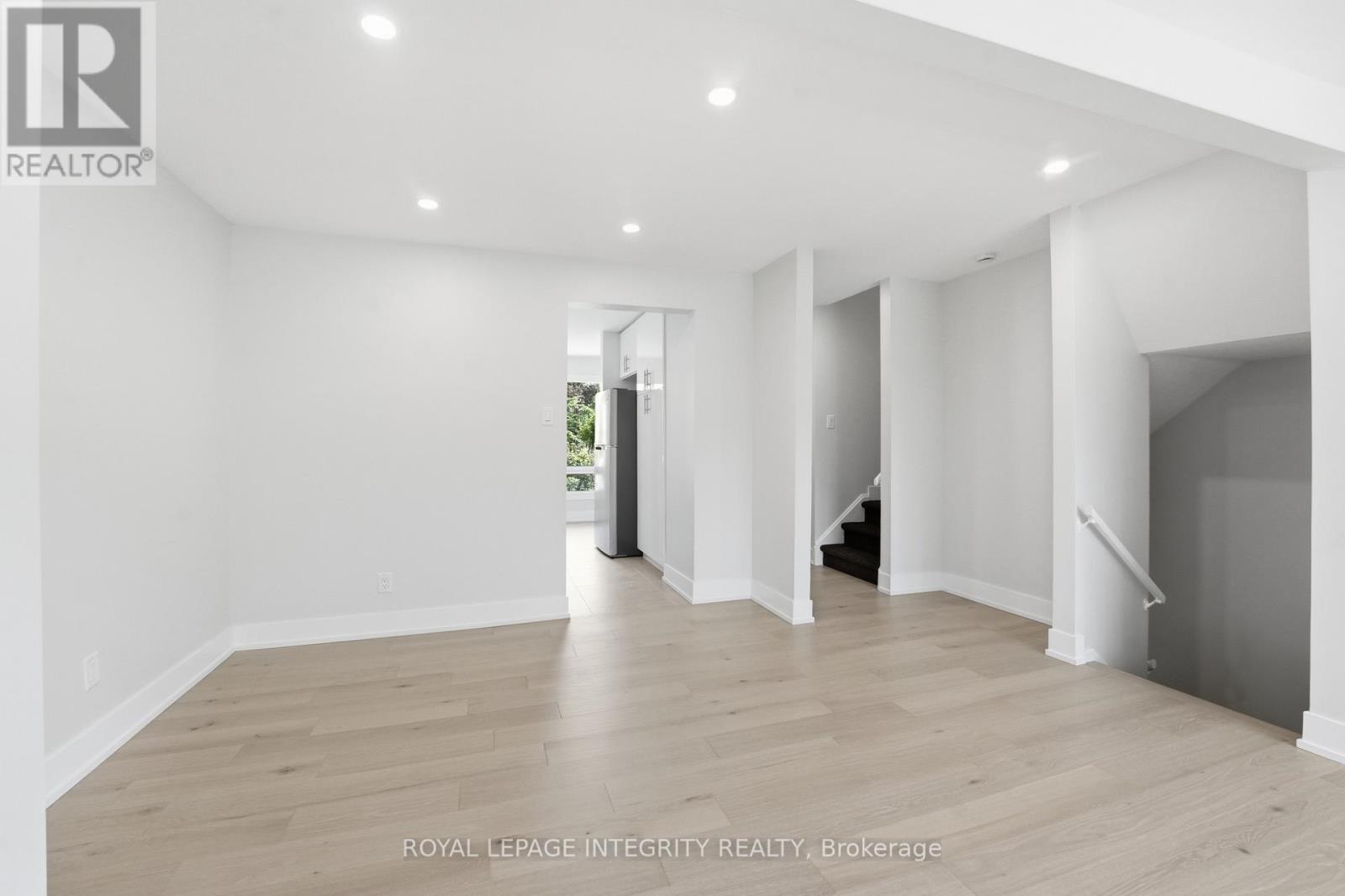 #14 3565 DOWNPATRICK ROAD - 11