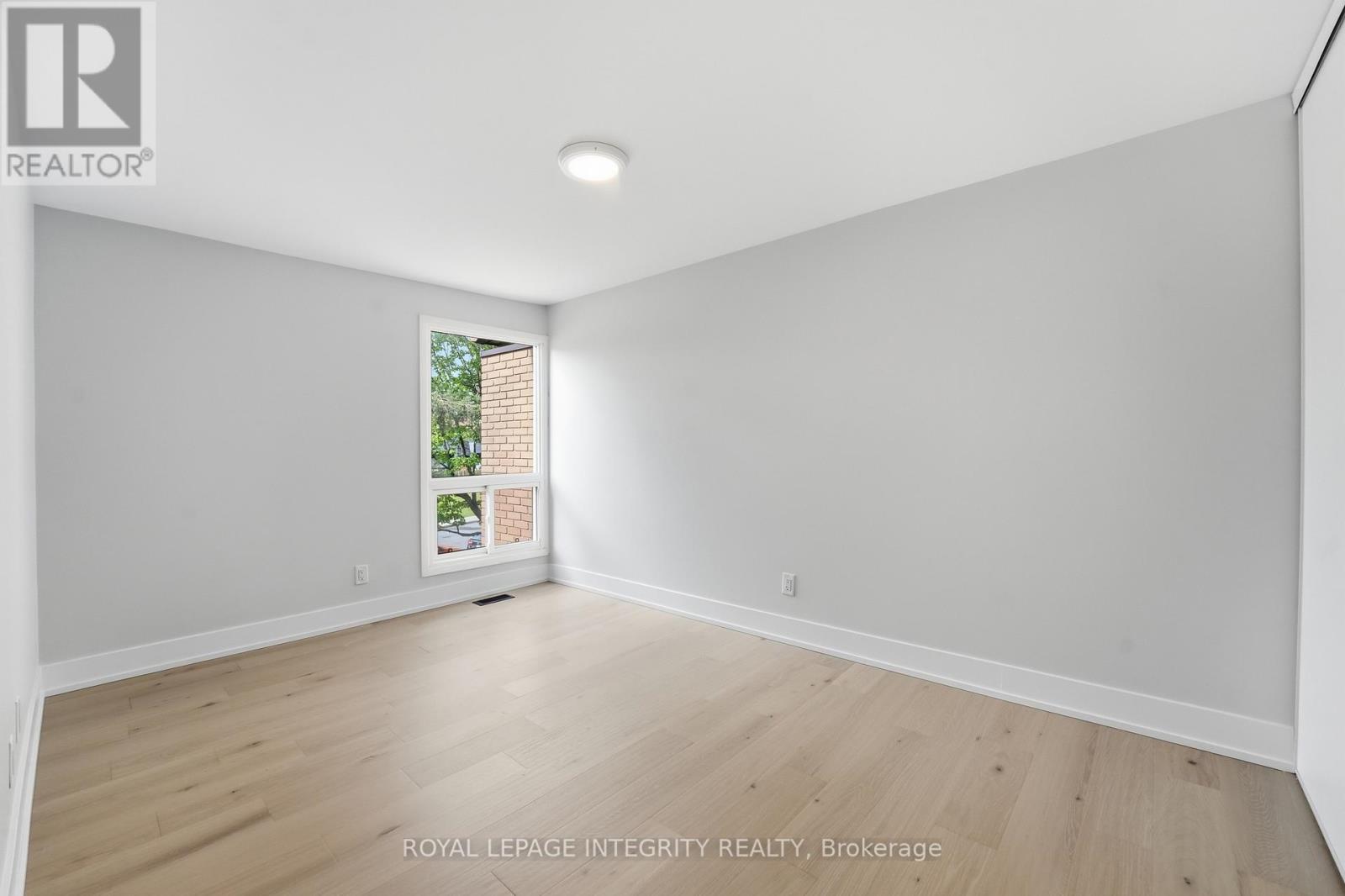 #14 3565 DOWNPATRICK ROAD - 23