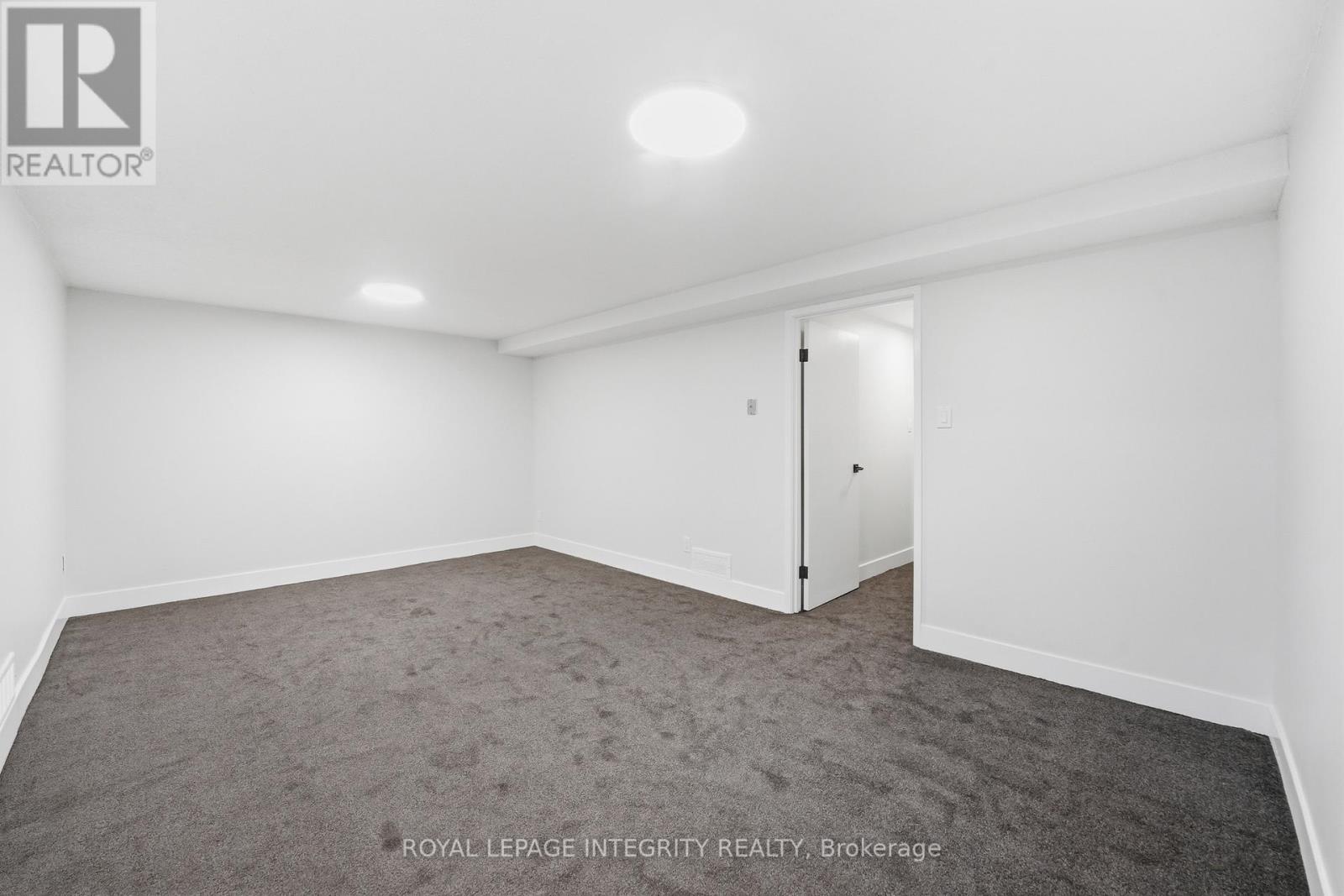 #14 3565 DOWNPATRICK ROAD - 29