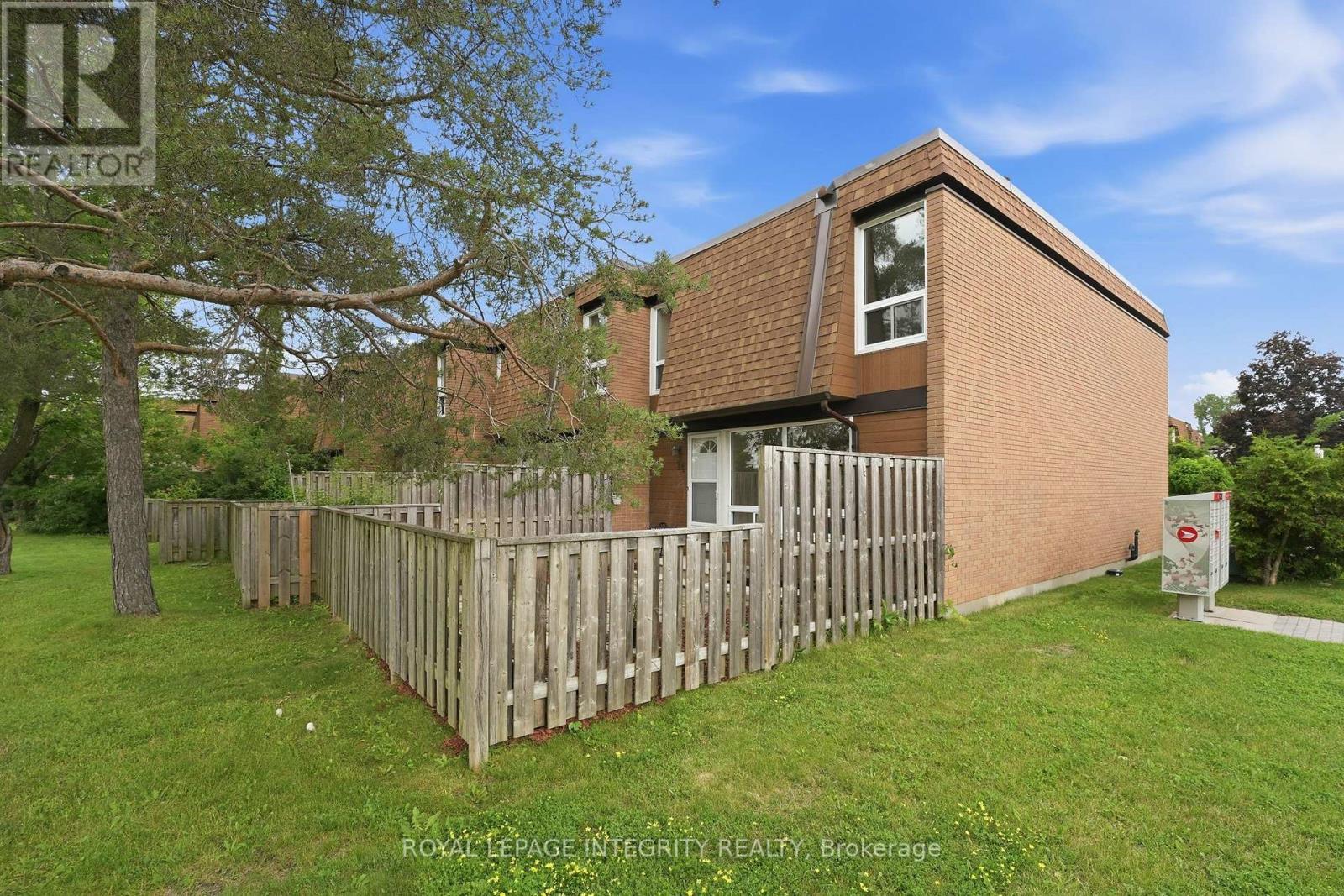 #14 3565 DOWNPATRICK ROAD - 3
