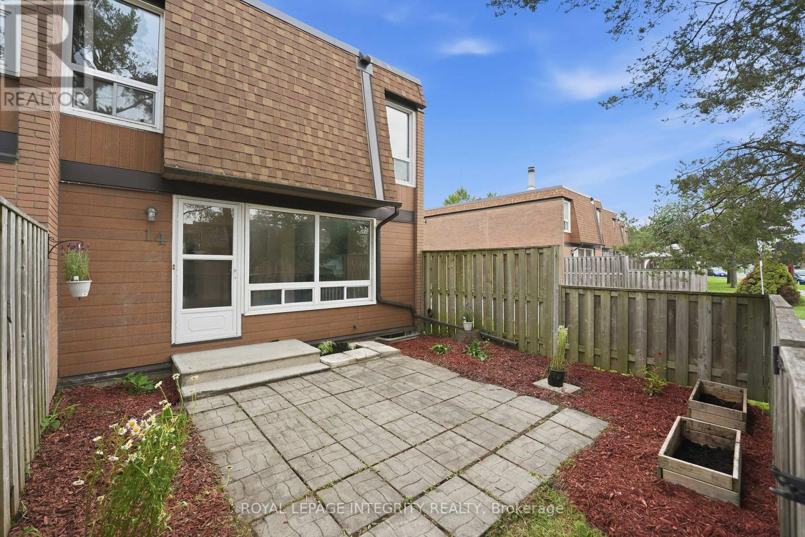#14 3565 DOWNPATRICK ROAD - 32