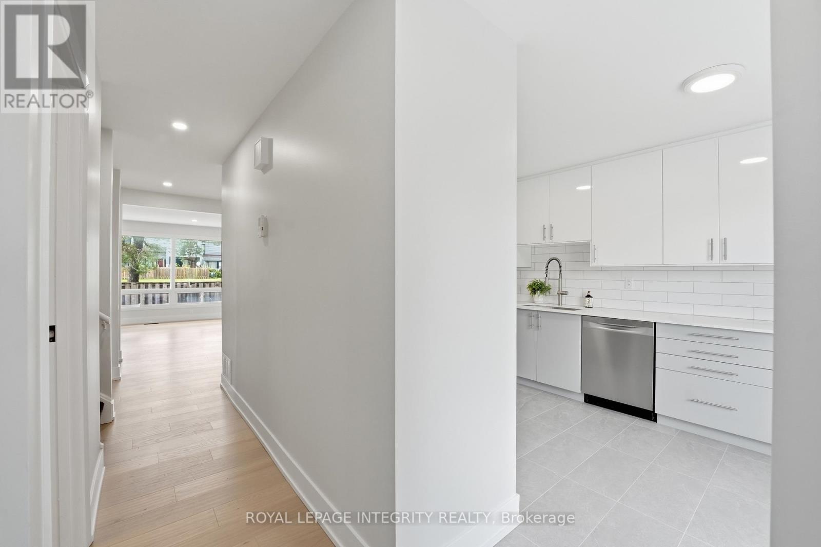 #14 3565 DOWNPATRICK ROAD - 5