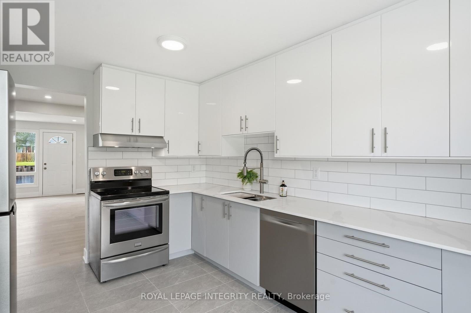 #14 3565 DOWNPATRICK ROAD - 7