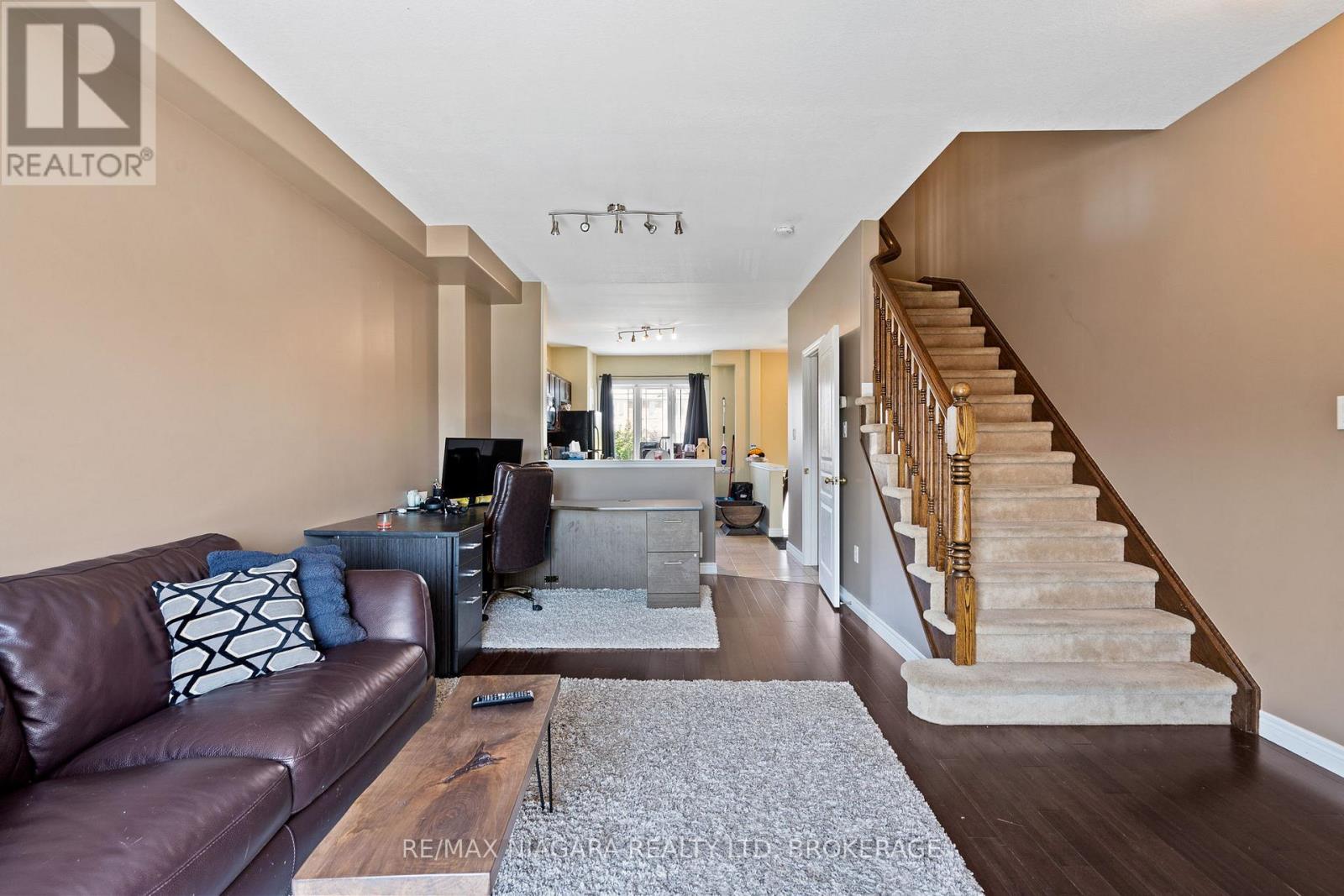 15 HEMLOCK WAY - 10
