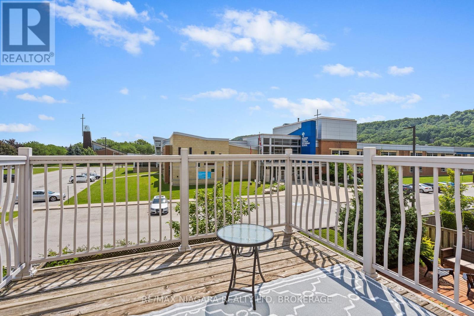 15 HEMLOCK WAY - 11