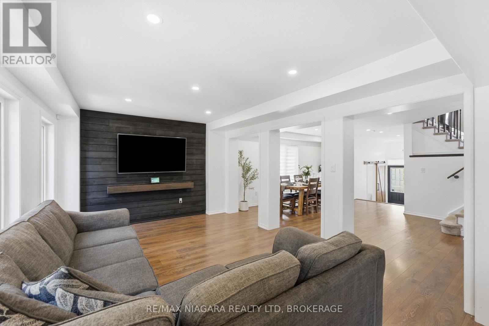 8571 DOGWOOD CRESCENT - 11