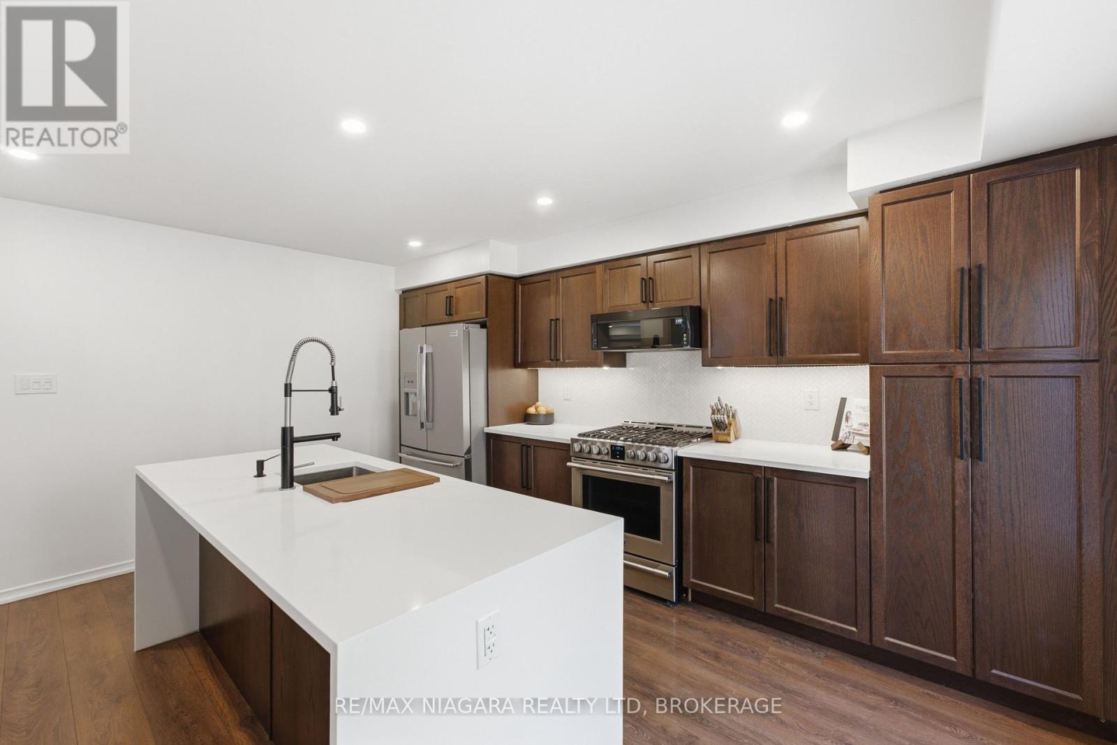 8571 DOGWOOD CRESCENT - 12