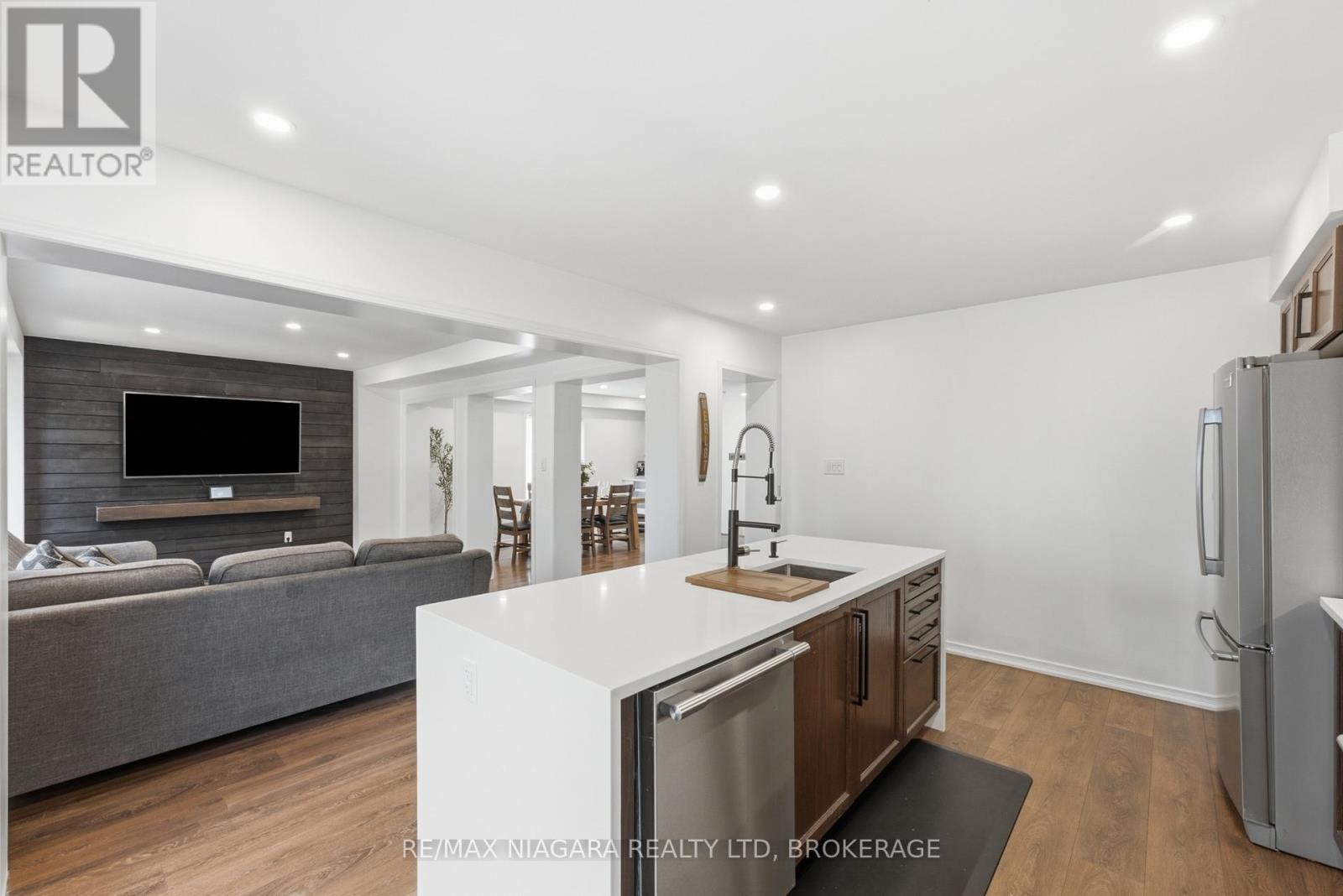 8571 DOGWOOD CRESCENT - 14