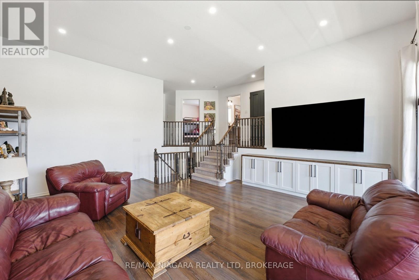 8571 DOGWOOD CRESCENT - 16