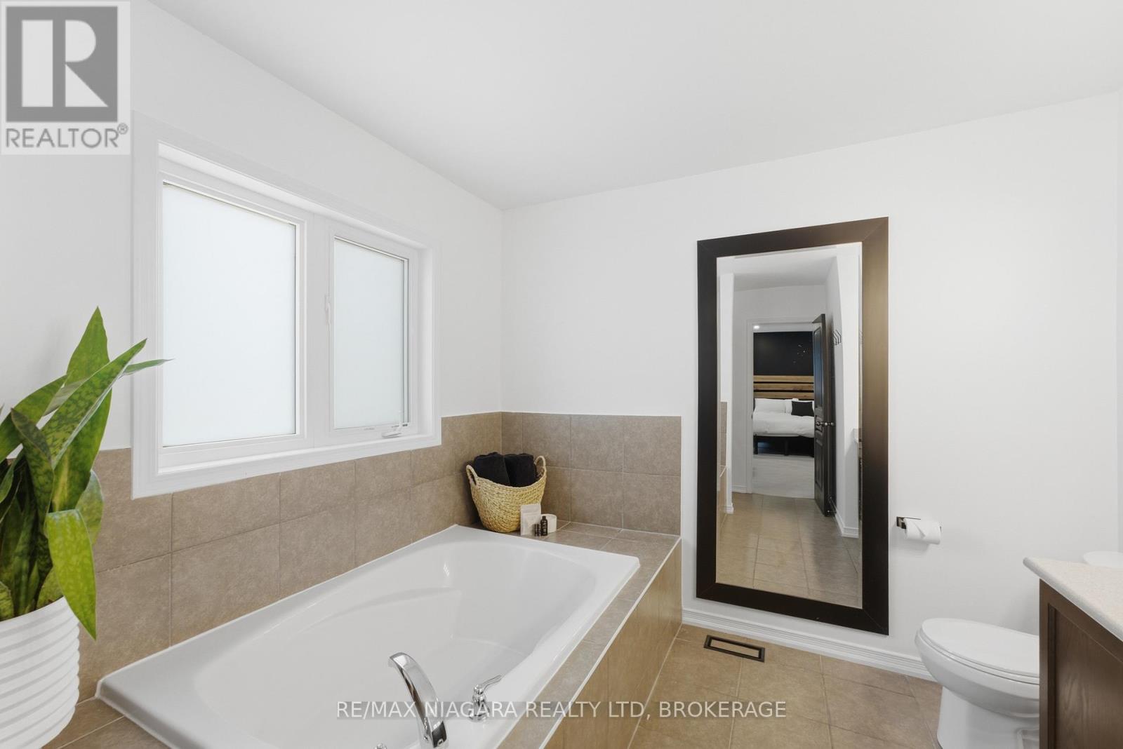 8571 DOGWOOD CRESCENT - 27