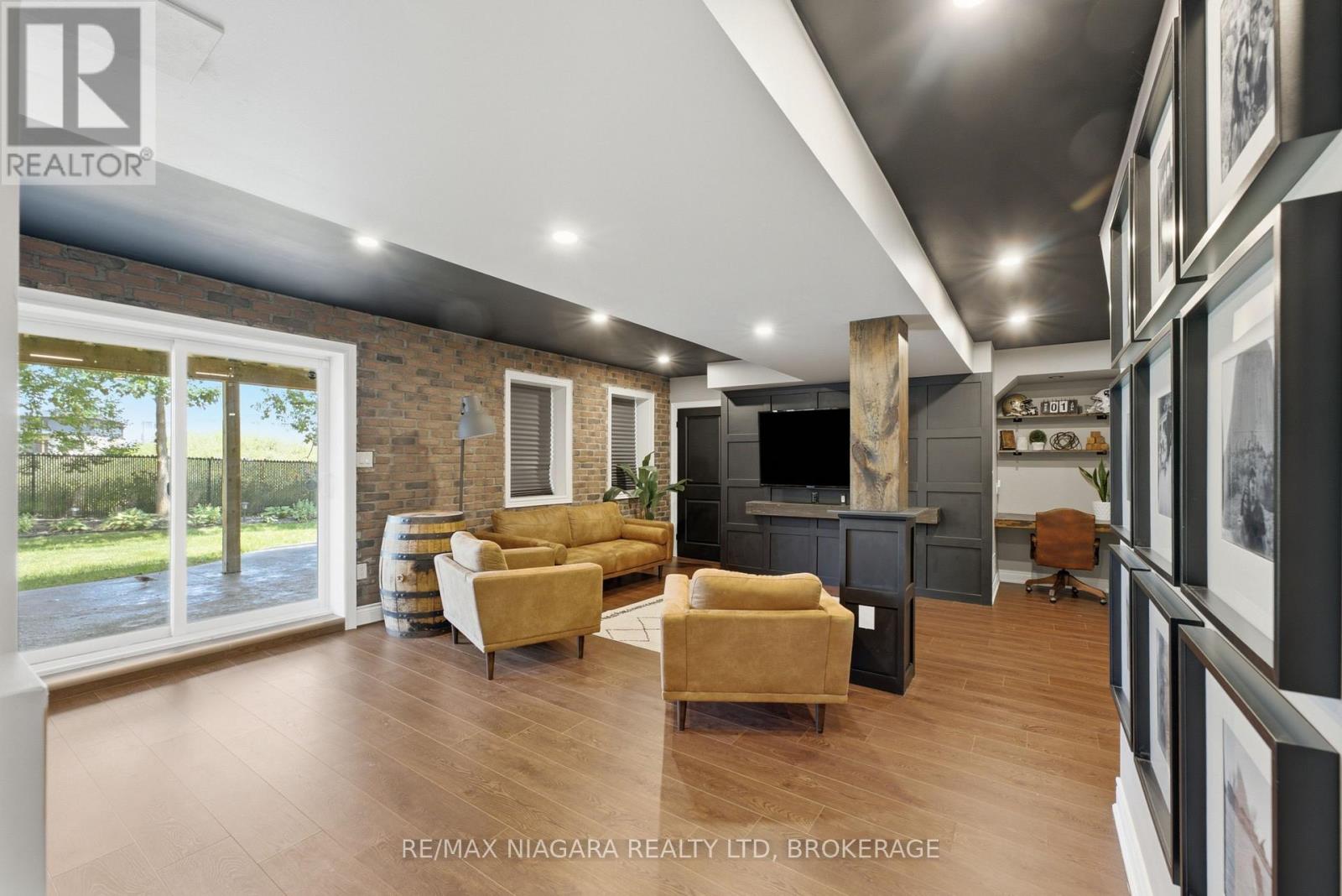8571 DOGWOOD CRESCENT - 30