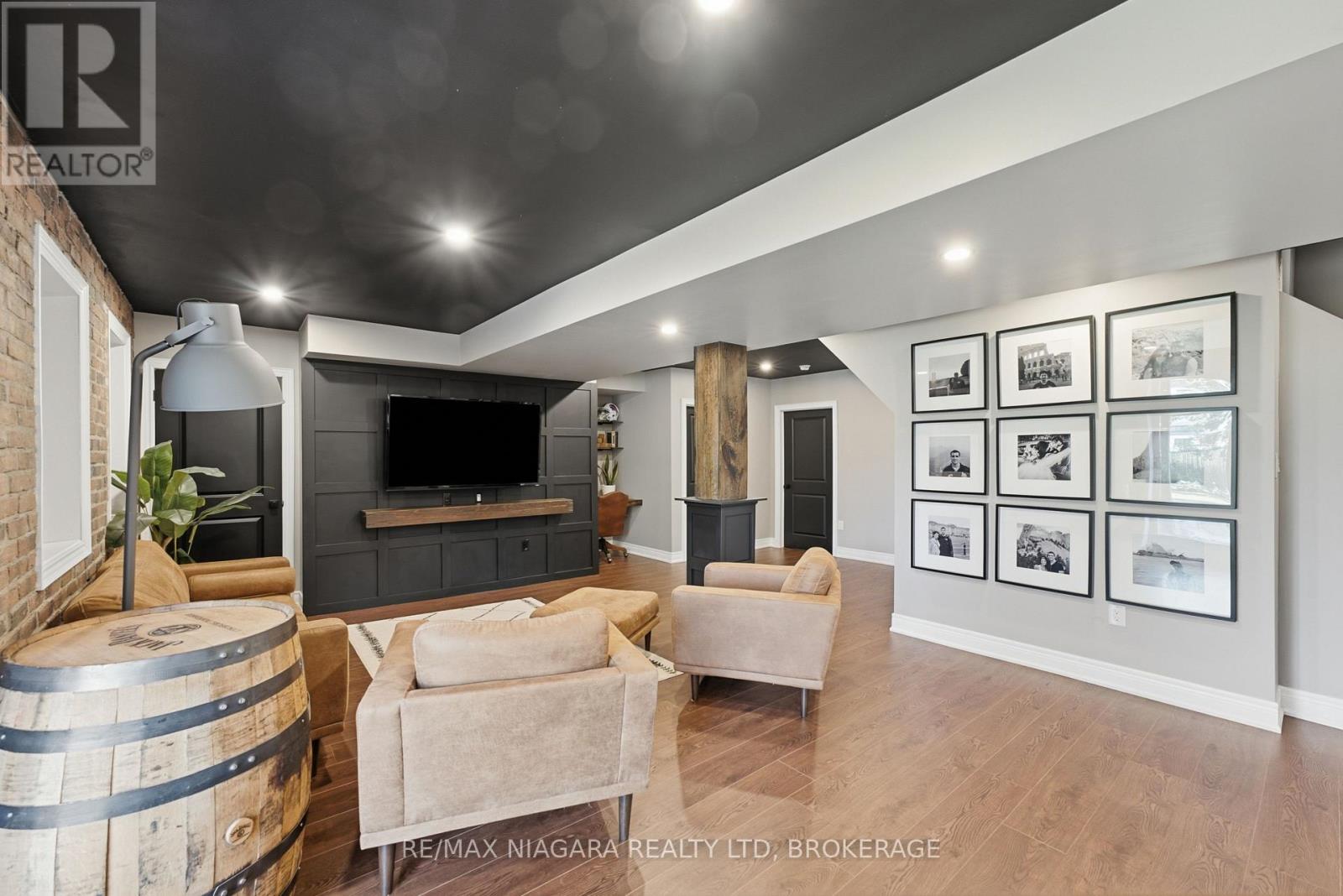 8571 DOGWOOD CRESCENT - 31