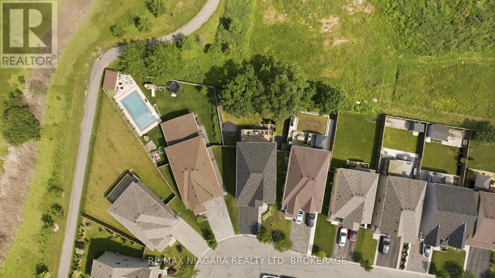 8571 DOGWOOD CRESCENT - 41