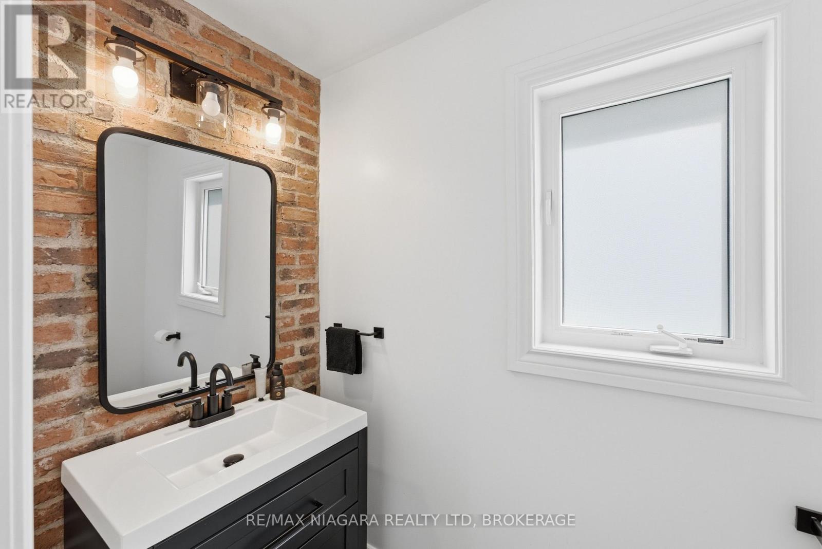 8571 DOGWOOD CRESCENT - 7
