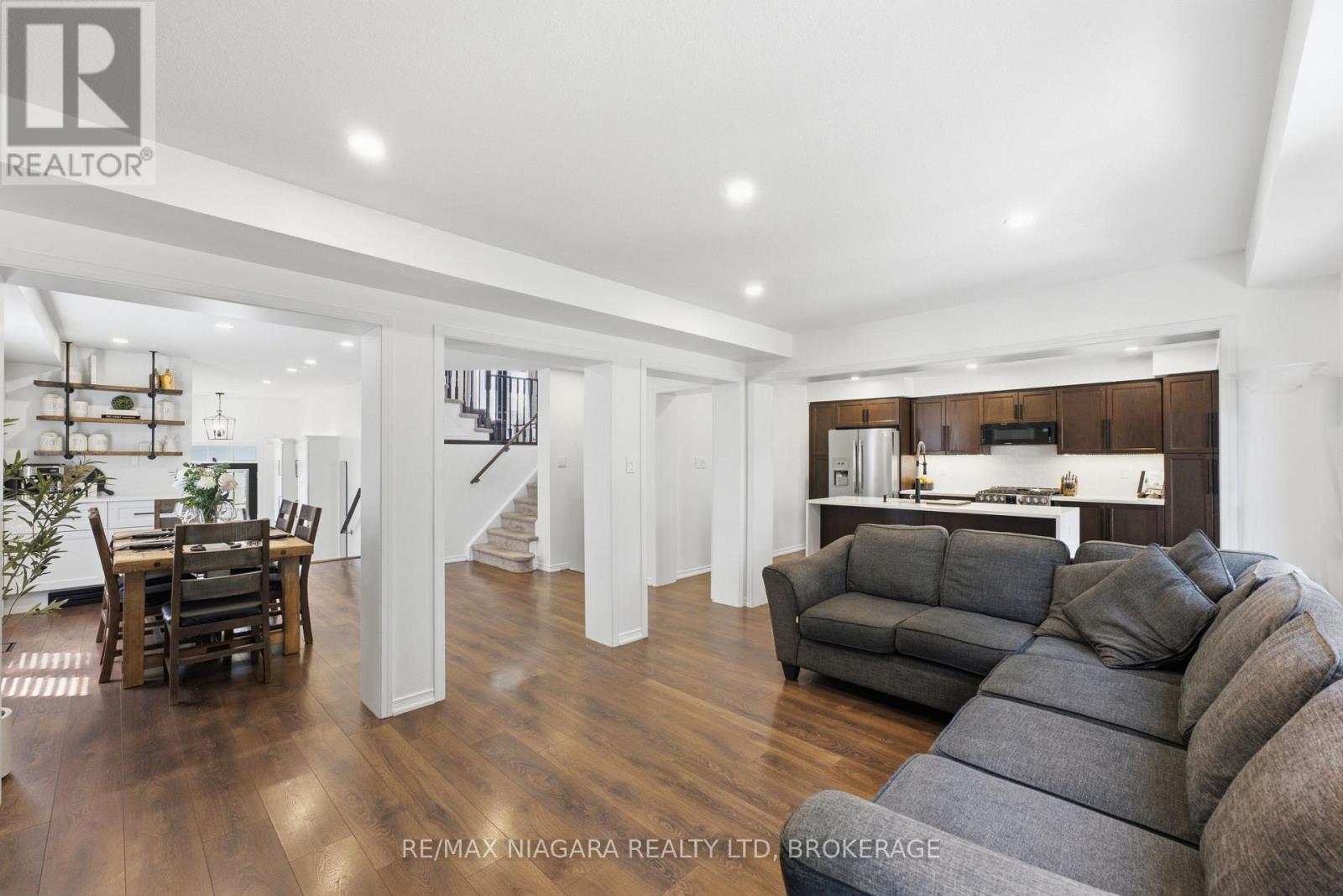 8571 DOGWOOD CRESCENT - 8