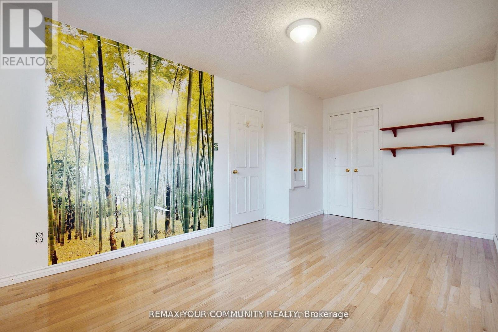 52 MCCALLUM DRIVE - 22