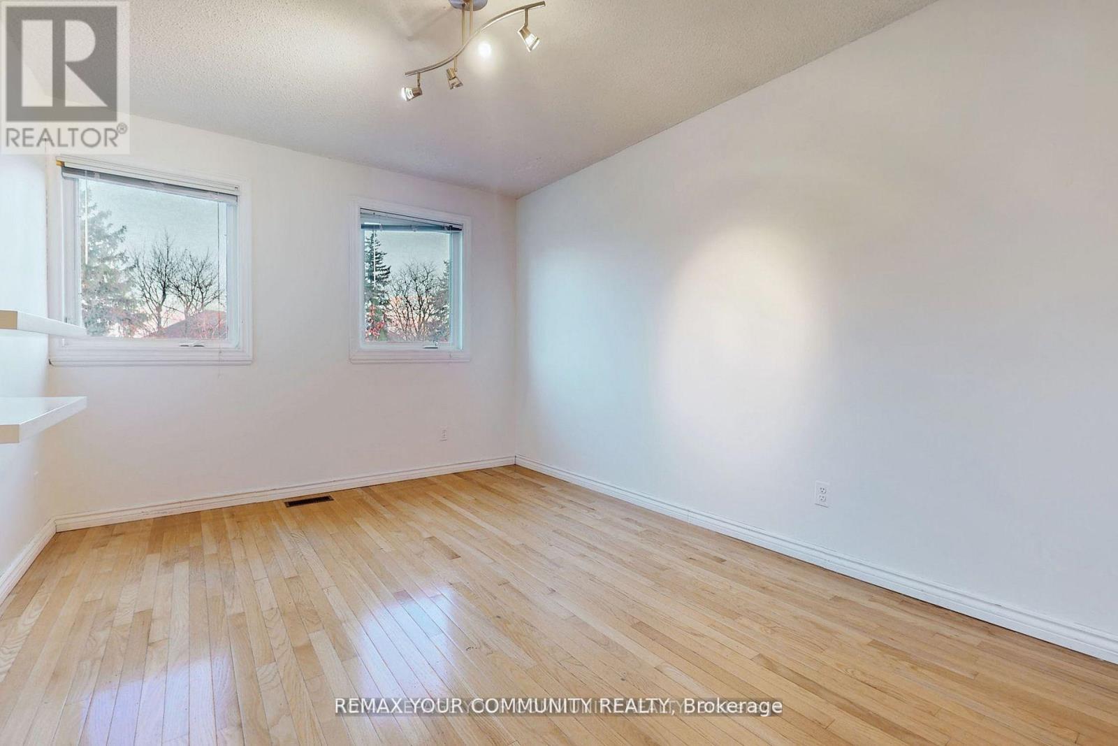 52 MCCALLUM DRIVE - 23
