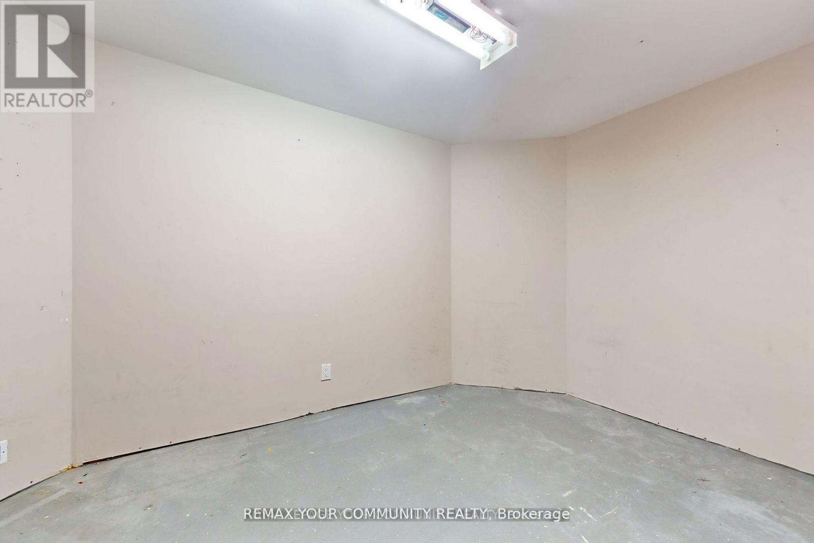52 MCCALLUM DRIVE - 34