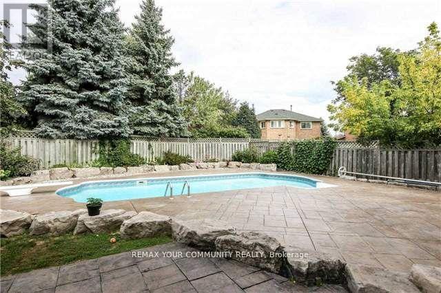 52 MCCALLUM DRIVE - 35