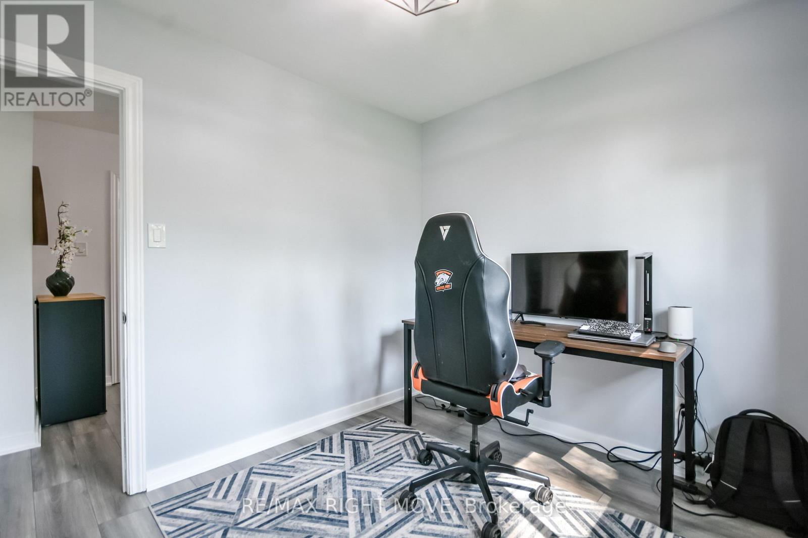 18 BUSHEY AVENUE - 13