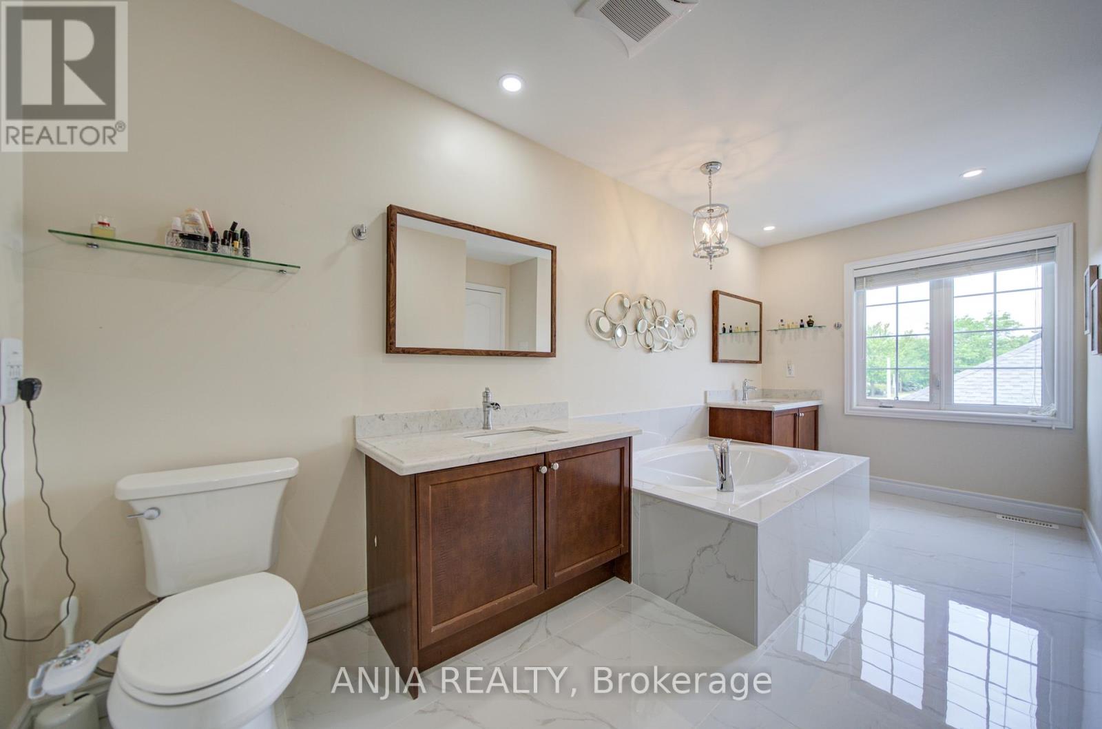 43 MANLEY AVENUE - 32