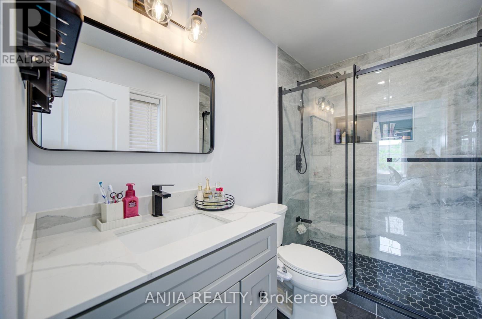 43 MANLEY AVENUE - 38