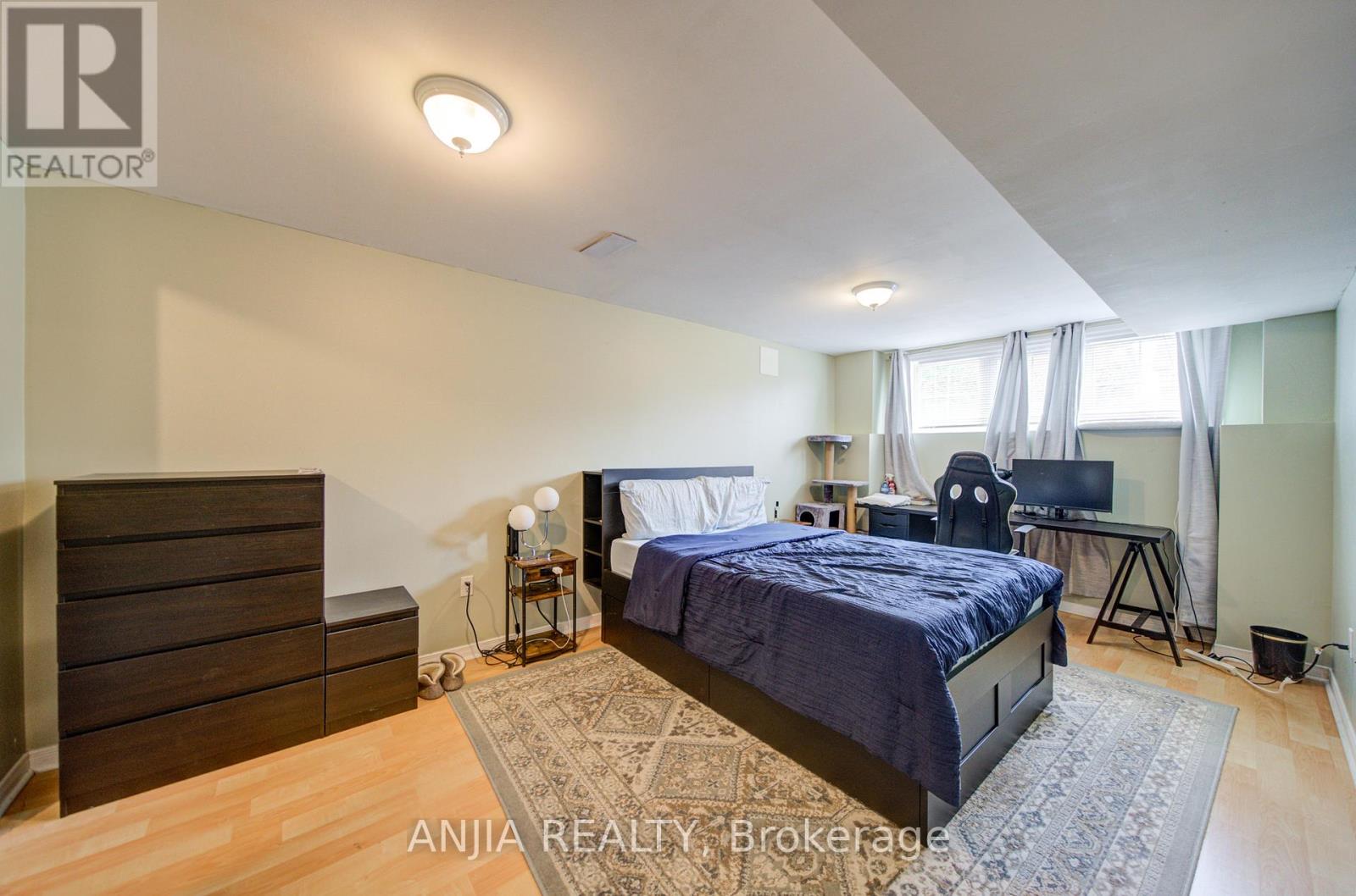 43 MANLEY AVENUE - 39