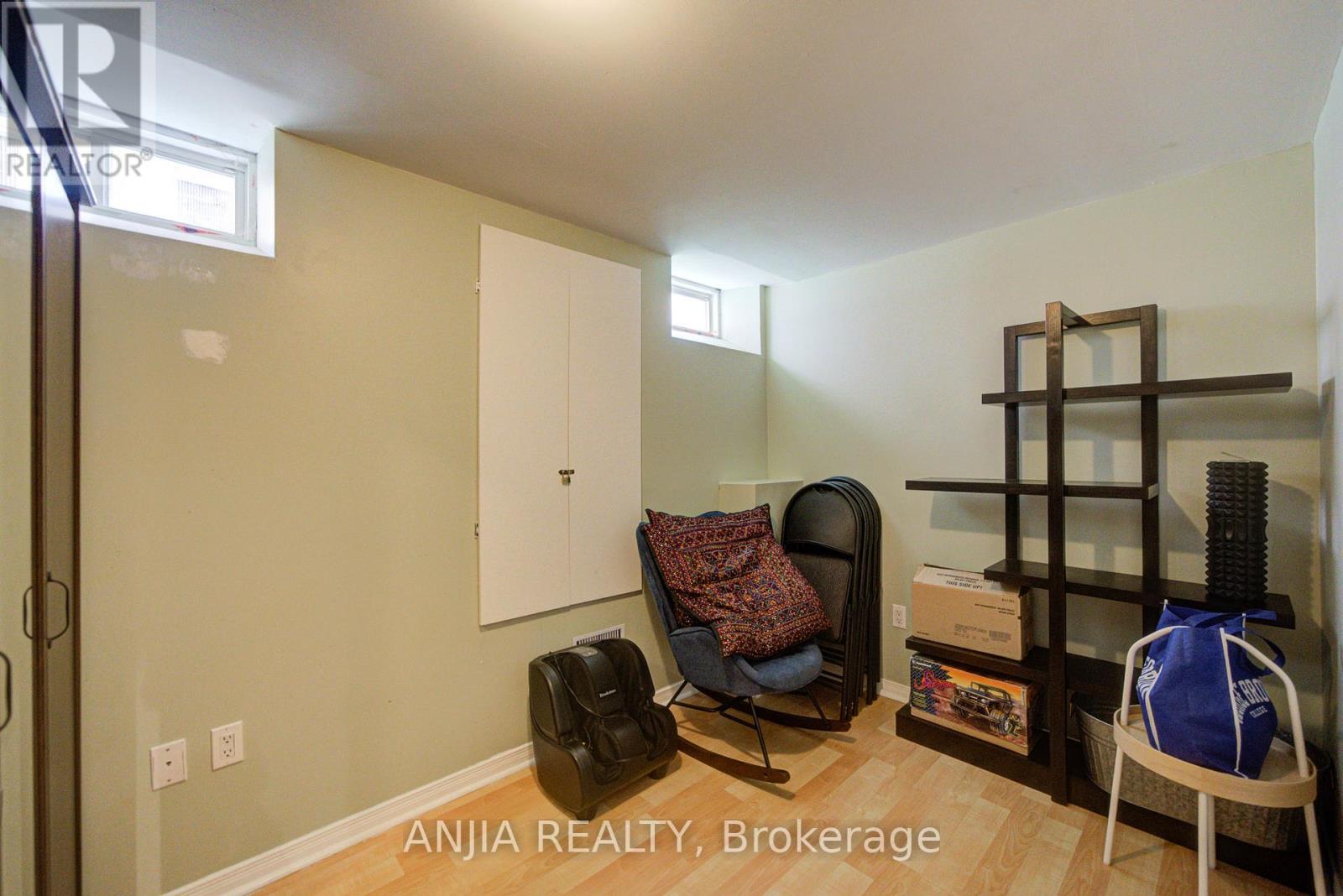 43 MANLEY AVENUE - 41