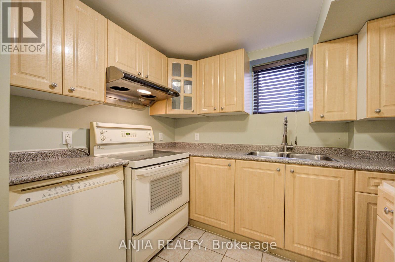 43 MANLEY AVENUE - 42